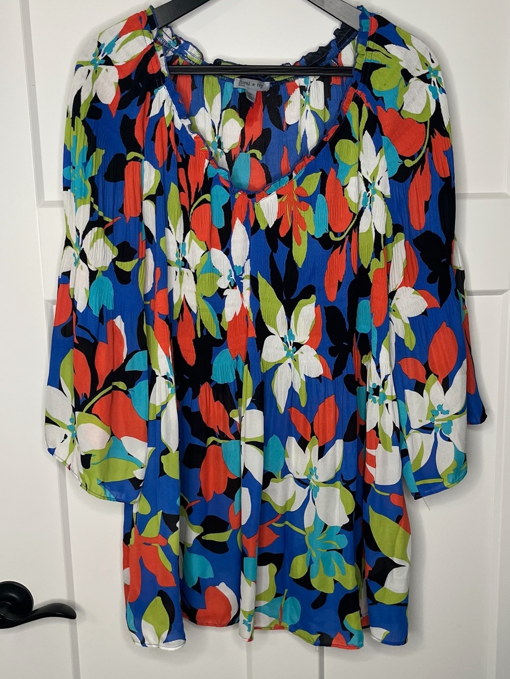 Floral & Ivy Colorful Floral V Neck Balloon Sleeve Top Plus Size 2X